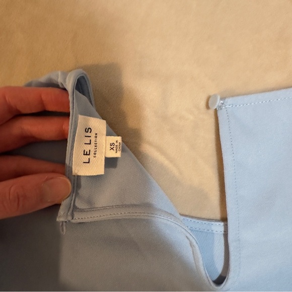 Le Lis Collection Feather Crop Top - Picture 5 of 5